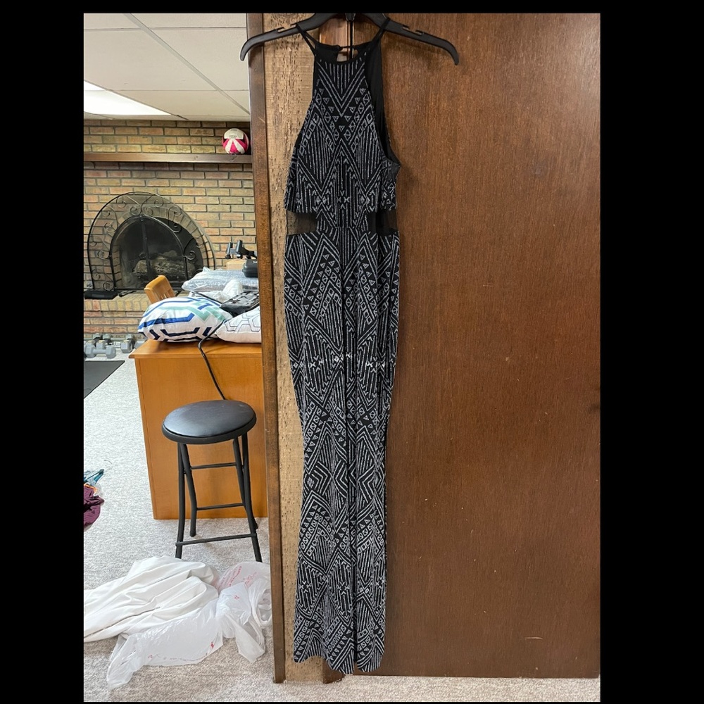 Long dress with detailed beading. Keyhole back and sheer sides. Perfect for prom